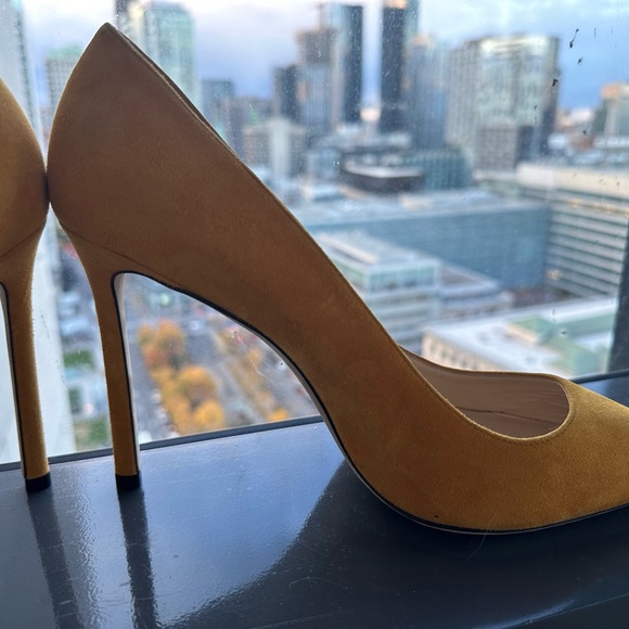 Jimmy Choo size 9 (40 1/2), yellow high heel shoes. New. Never worn. - Picture 4 of 4